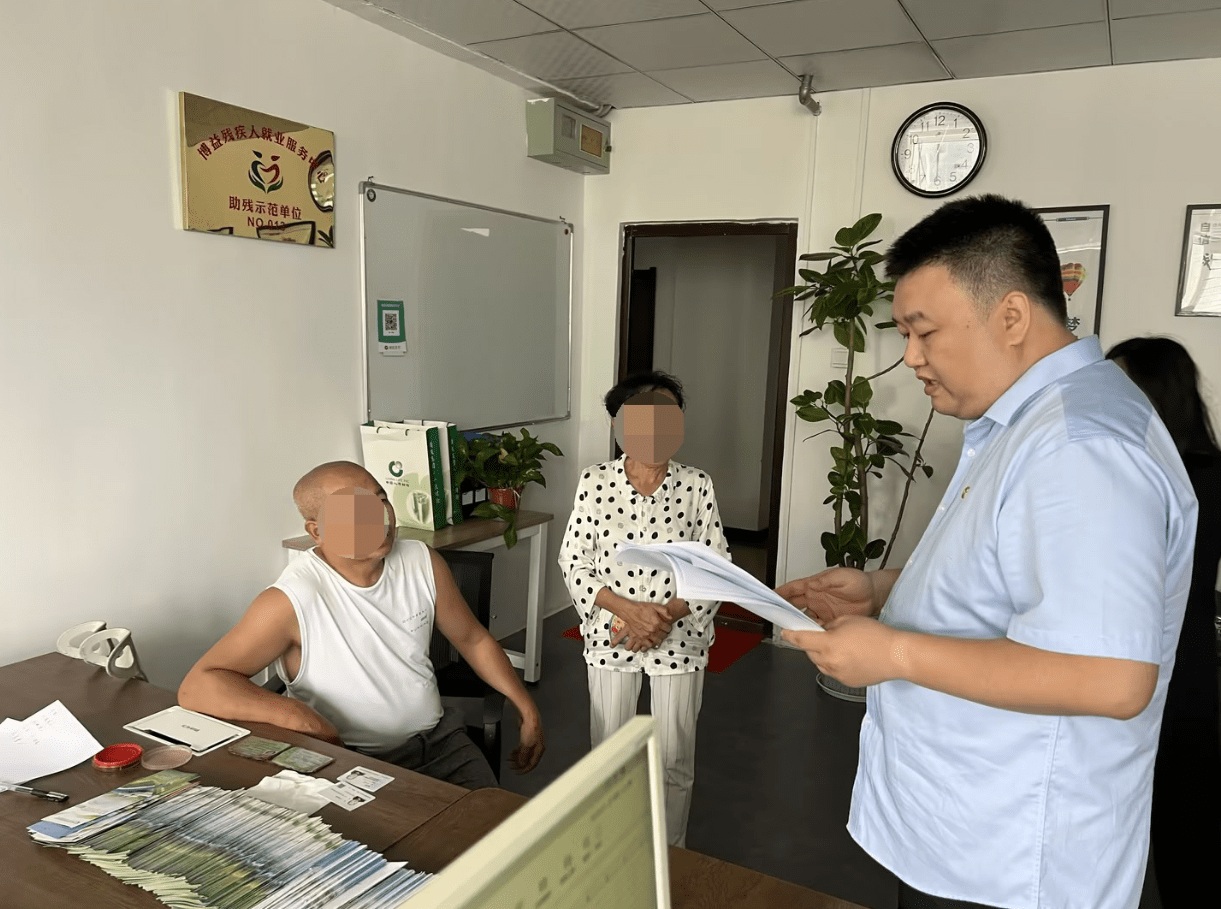 为拾荒老人办理财产保险的温暖行动 给拾荒老人办理财产保险