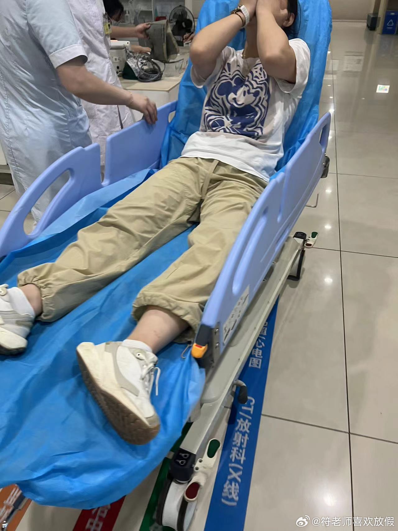 篮球场上的意外，儿子打篮球受伤送医院 儿子打篮球送医院